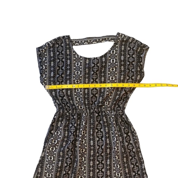Pink Republic Skater Dress Sz Small Black White Geometric Bar‎ Back Rayon Casual - Picture 11 of 13